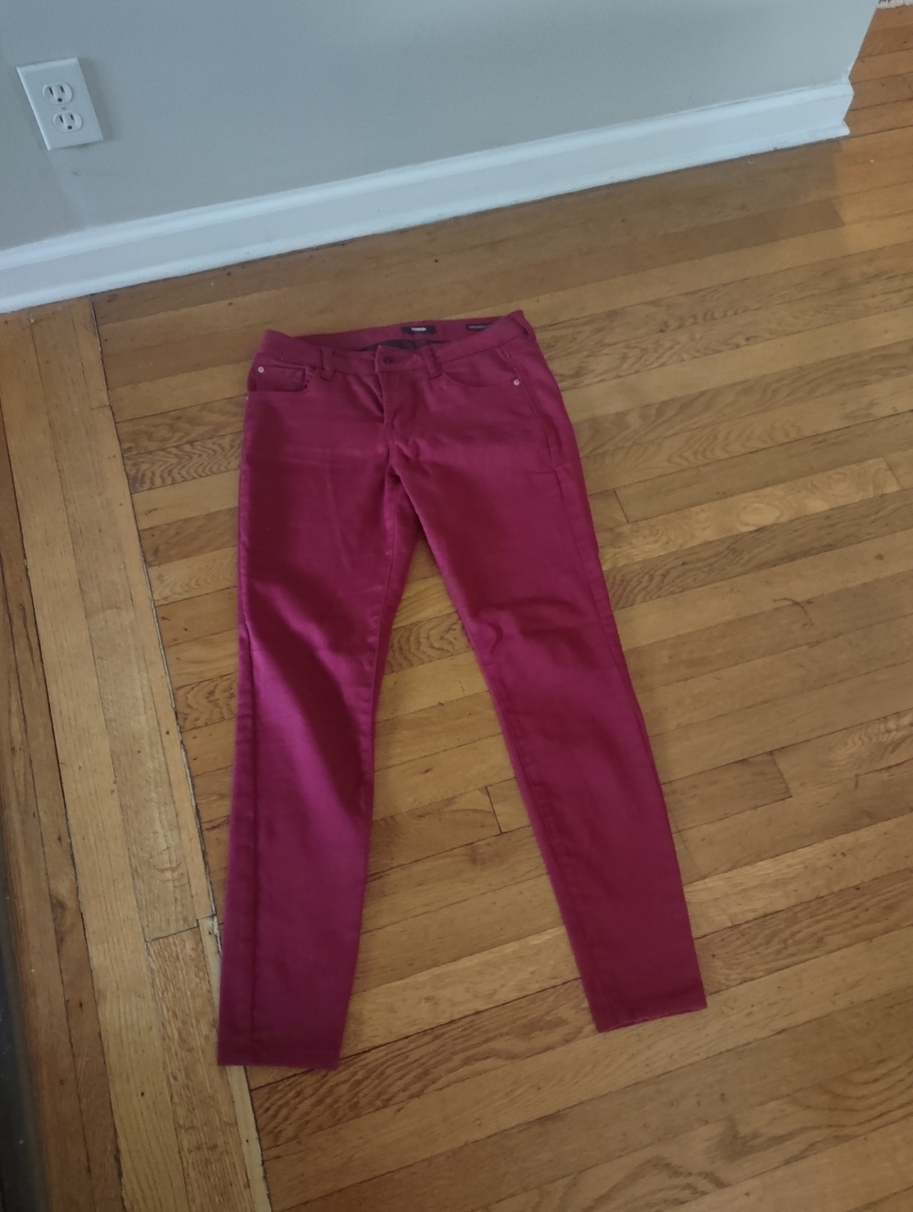 Kensie Jeans Knockout Skinny Mid Rise Burgundy Wine Skinny Jeans Size 2/26
